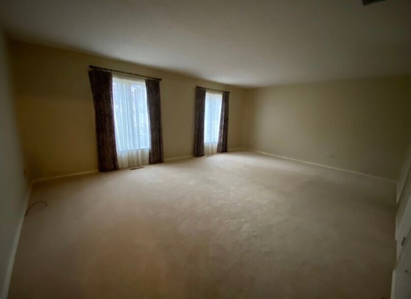 Building Photo - 1242 S Sugar Hill Pl