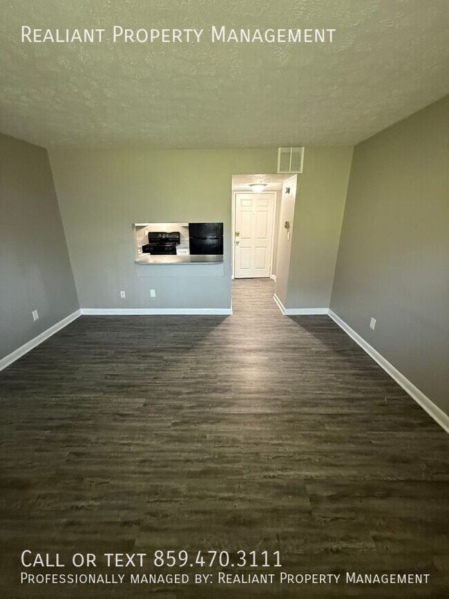 Building Photo - 2082 Fairmont Ct