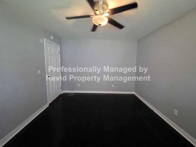 Building Photo - 3 Bed 1.5 Bathroom Home!!!!