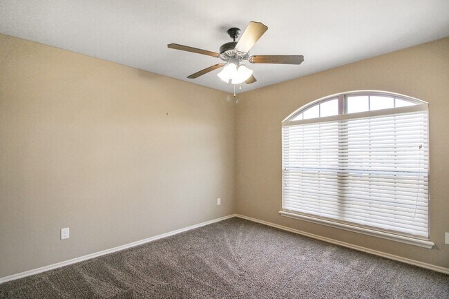 Building Photo - Charming 3 Bed 2 Bath With Office