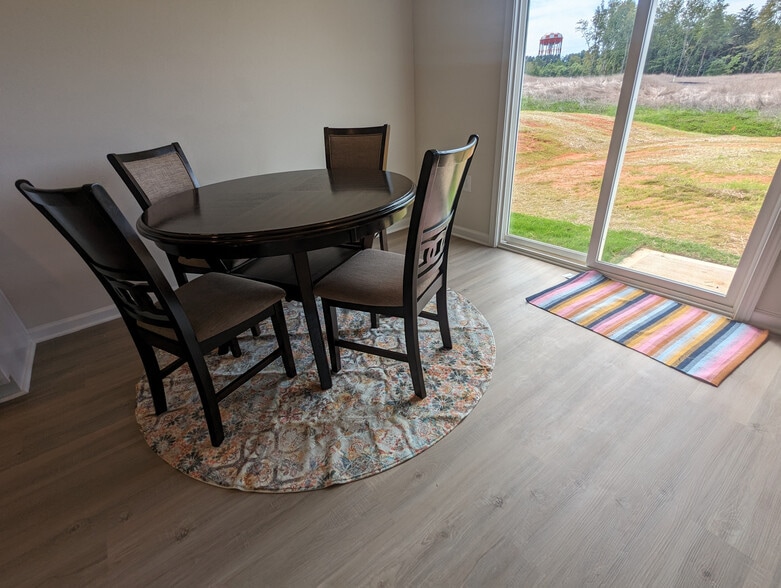 Building Photo - Room in House on Nia Rd