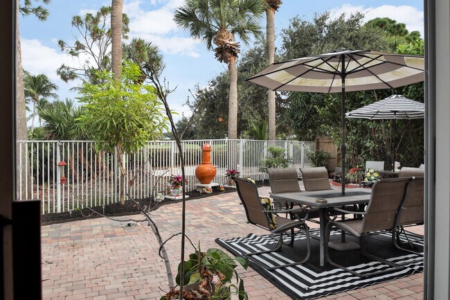 Building Photo - 2070 Chagall Cir