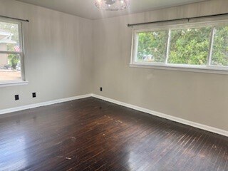 Building Photo - 603 Center Way