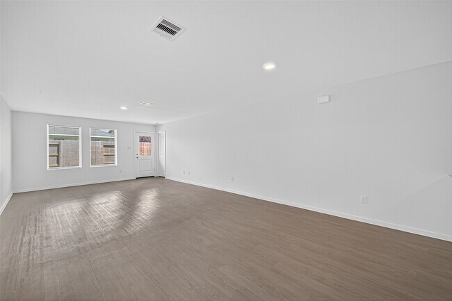 Building Photo - 6818 Eastern Cottonwood Ln