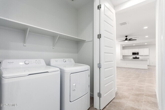 Building Photo - 3113 S 156th Ave