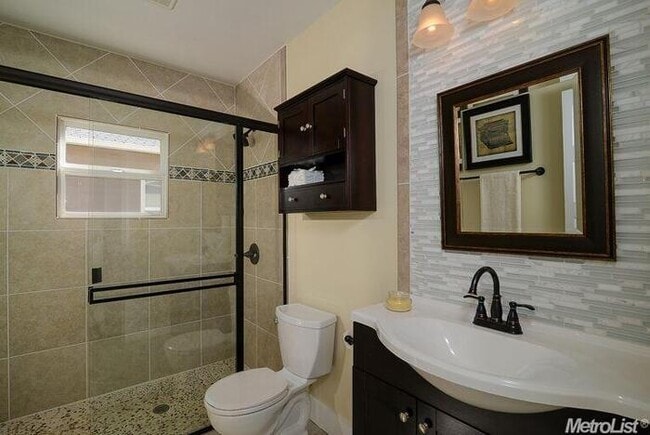 Building Photo - Stylishly Updated 2 Bed Home in Prime Midt...