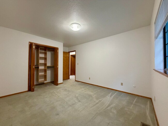 Building Photo - 4036 Campton Rd