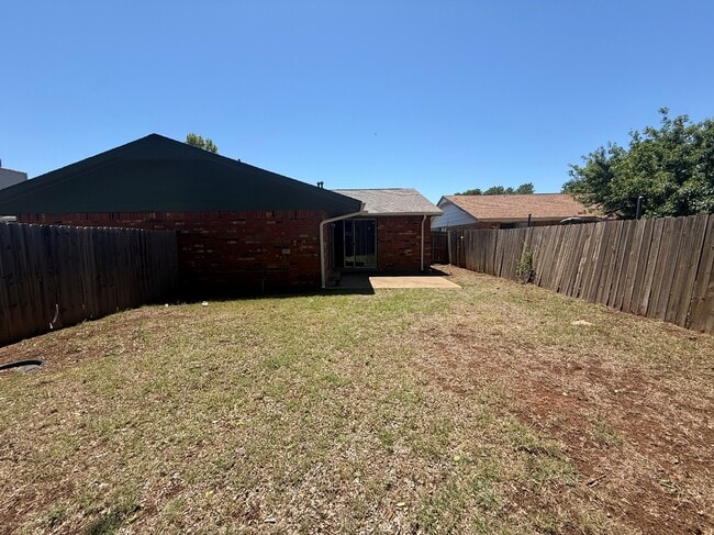 Building Photo - 1015 Swan Lake Ct