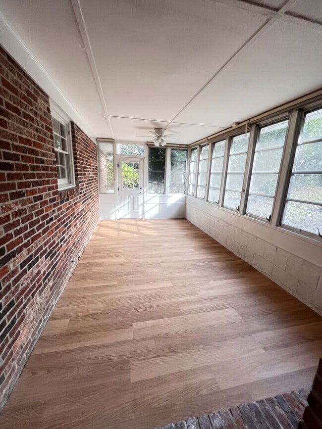 Building Photo - 115 Simmons Rd