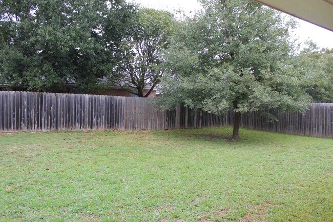 Building Photo - 206 Burnham Dr