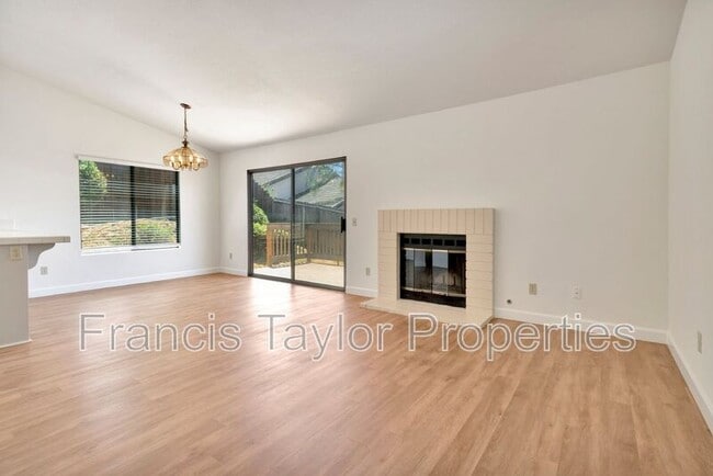 Building Photo - 2182 Firethorn Glen