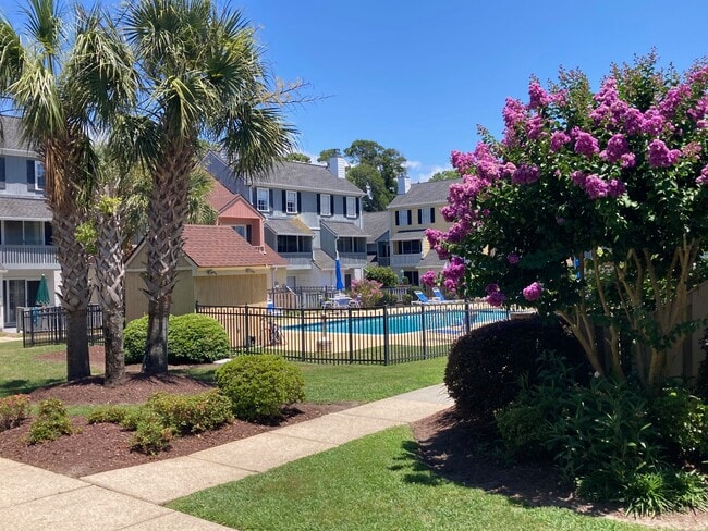 Building Photo - 501 44th Ave N