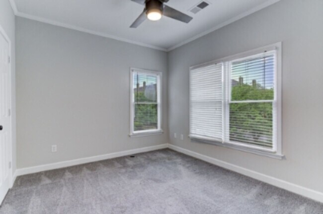 Building Photo - Nice 3 bedroom 2 bath home in the heart of Downtown Memphis - Open To Section 8