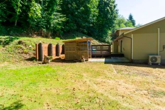 Building Photo - 3 bedroom, 2 bath with double car attached garage, newly remodeled.