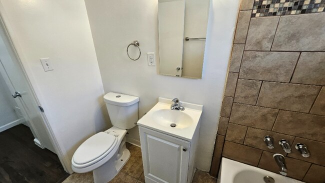 Building Photo - 3021 Carmona Ave