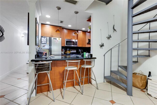 Building Photo - 1758 W 58th St