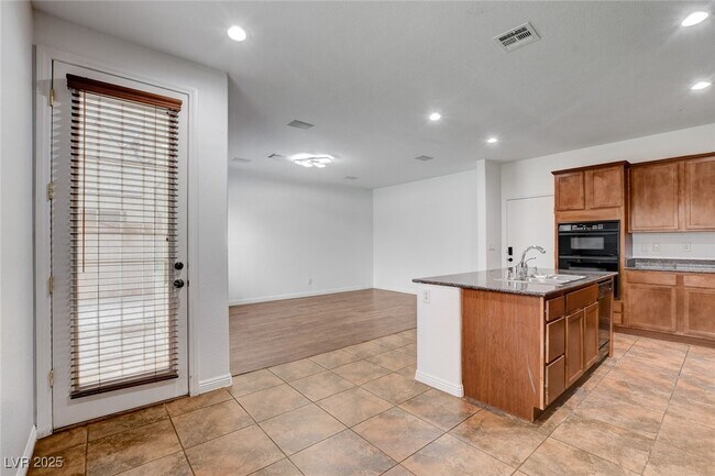 Building Photo - 8125 Chestnut Hollow Ave