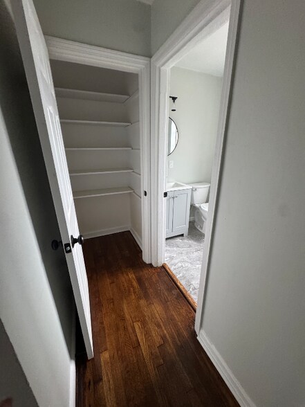 Building Photo - 1702 Avonlea Ave