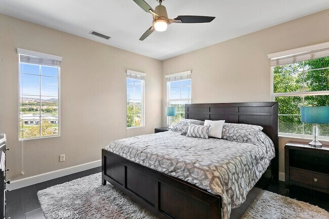 Building Photo - 44 Glenalmond Ln