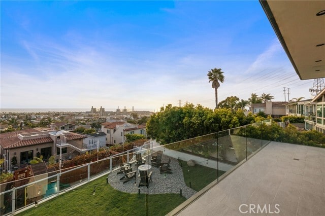 Building Photo - 807 N Paulina Ave