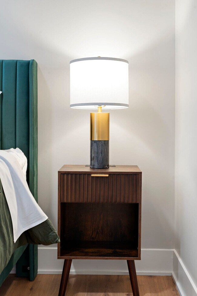 Building Photo - 6044 N Winthrop Ave