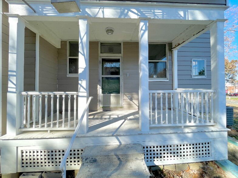 Building Photo - 4340 Ashland Ave