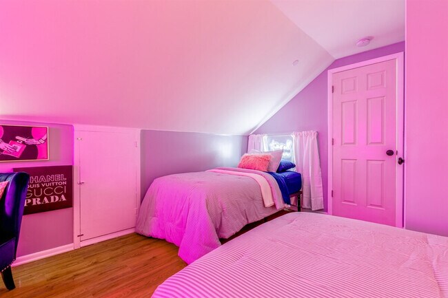 Building Photo - 419 S Kenwood Ave