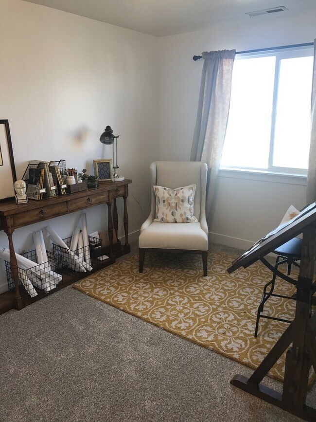 Building Photo - 4 Bedroom/2.5 Bathroom Townhome in Riverton
