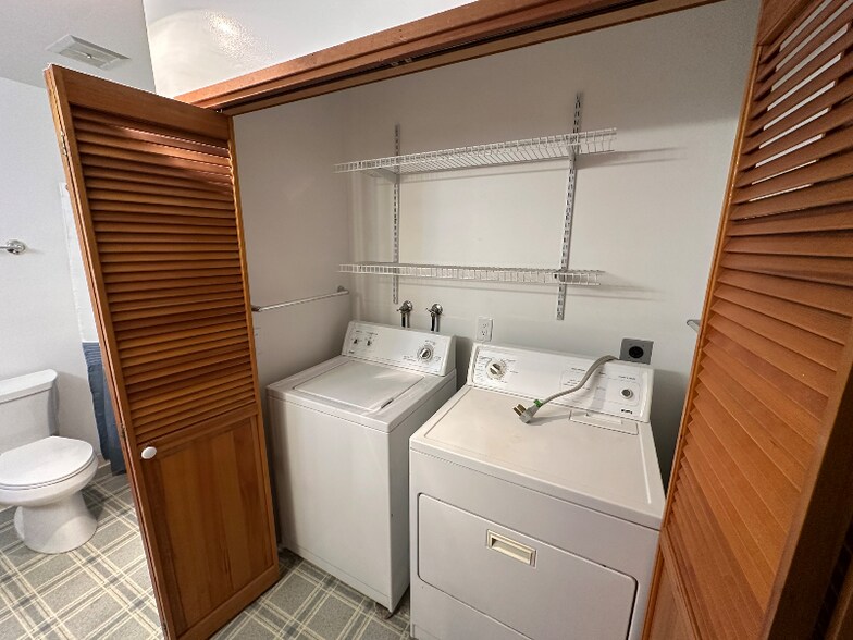 Building Photo - 2384 Linda Vista Dr