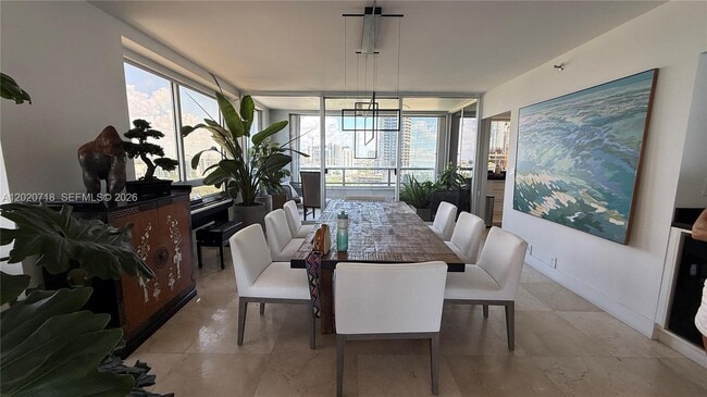 Building Photo - 1541 Brickell Ave