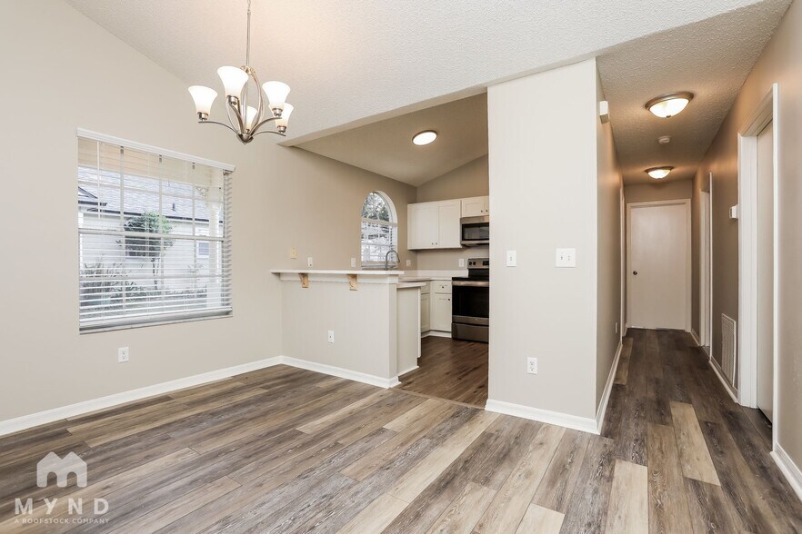 Building Photo - 1729 Chatham Cir