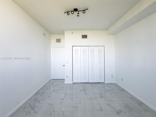 Building Photo - 1350 NW 8th Ct