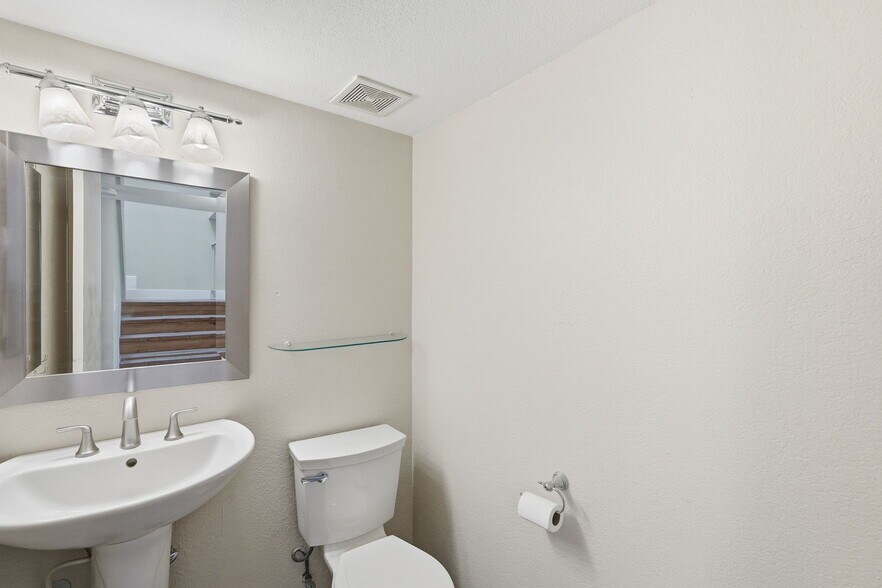 Building Photo - 31 W Pasadena Ave