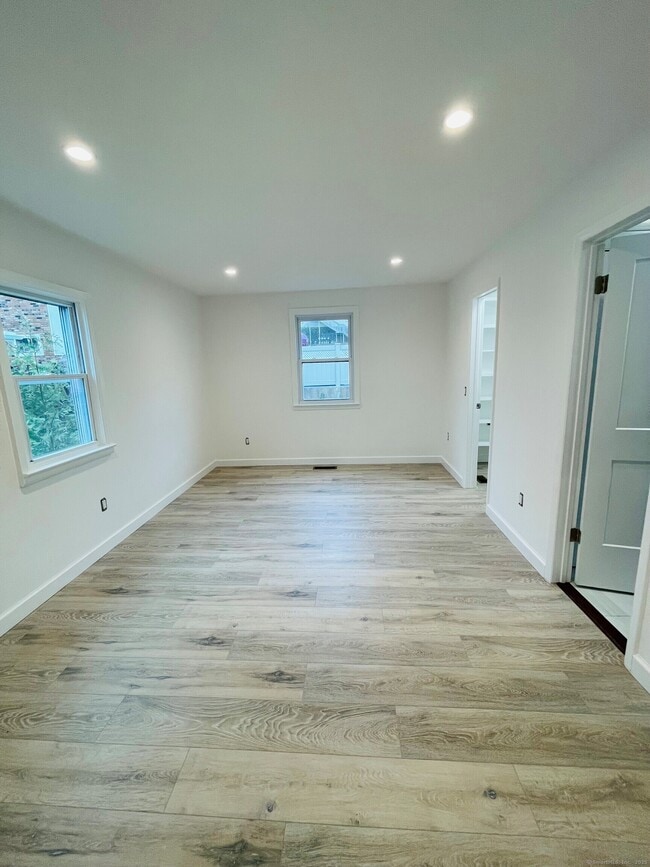 Building Photo - 317 Strawberry Hill Ave