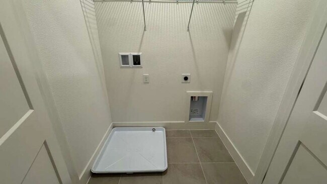 Building Photo - 15244 Groveside