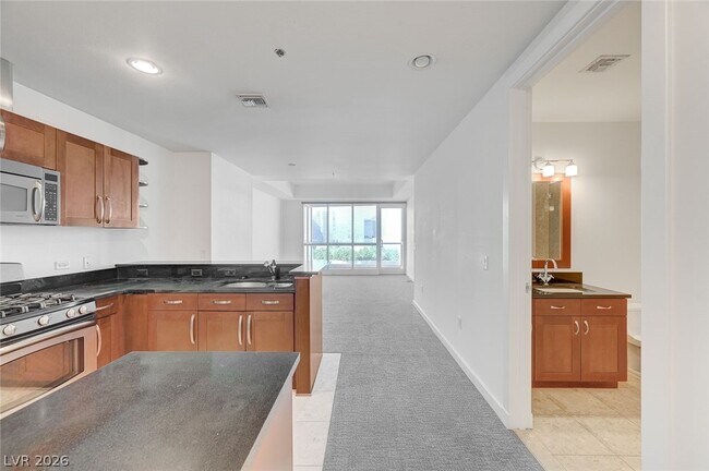 Building Photo - 4575 Dean Martin Dr