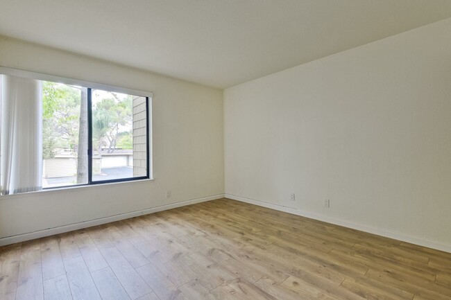 Building Photo - 2-bedroom, 2-bathroom condo in Awesome Mou...