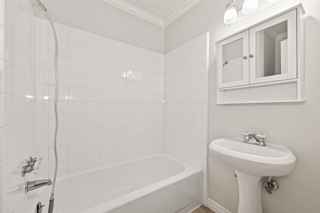 Building Photo - 19531 Woodglen Dr