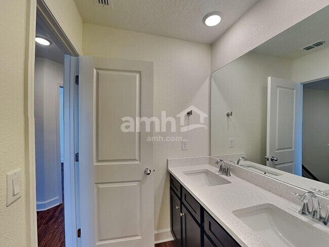 Building Photo - 3014 Rolling Acrs Rd