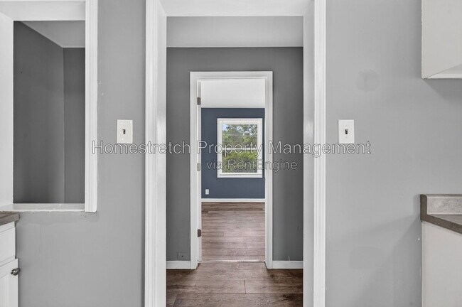 Building Photo - 6006 Cascade Dr