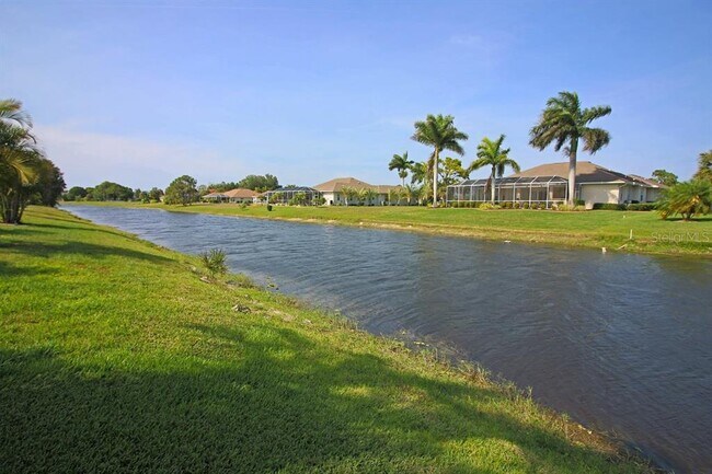 Building Photo - 811 Rotonda Cir