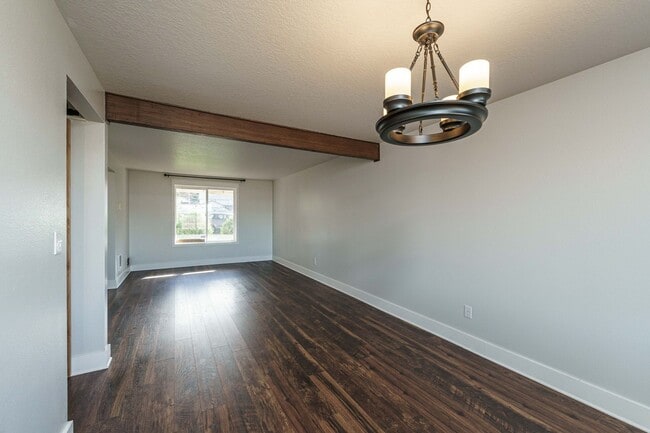Building Photo - 4 Bedroom 2.5 Bathroom With Large Fenced B...