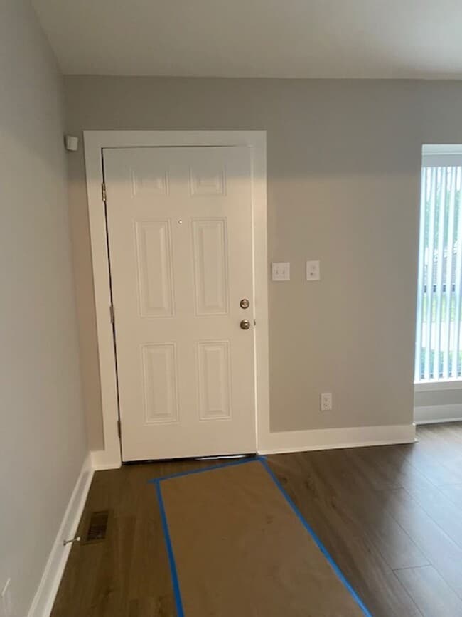 Building Photo - 575 Countrytown Dr