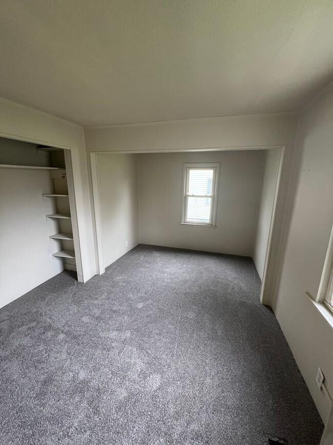 Primary Photo - 6-Bedroom Home with Tons of Space!
