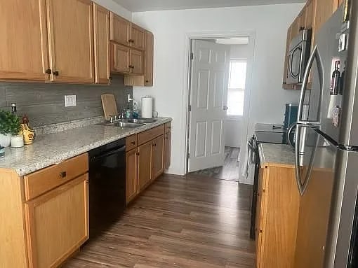 Primary Photo - 240 Springfield St