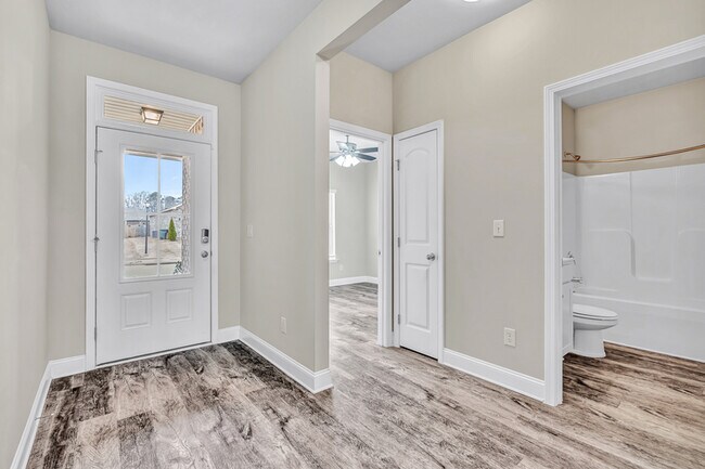 Building Photo - 113 Fourstar Ln