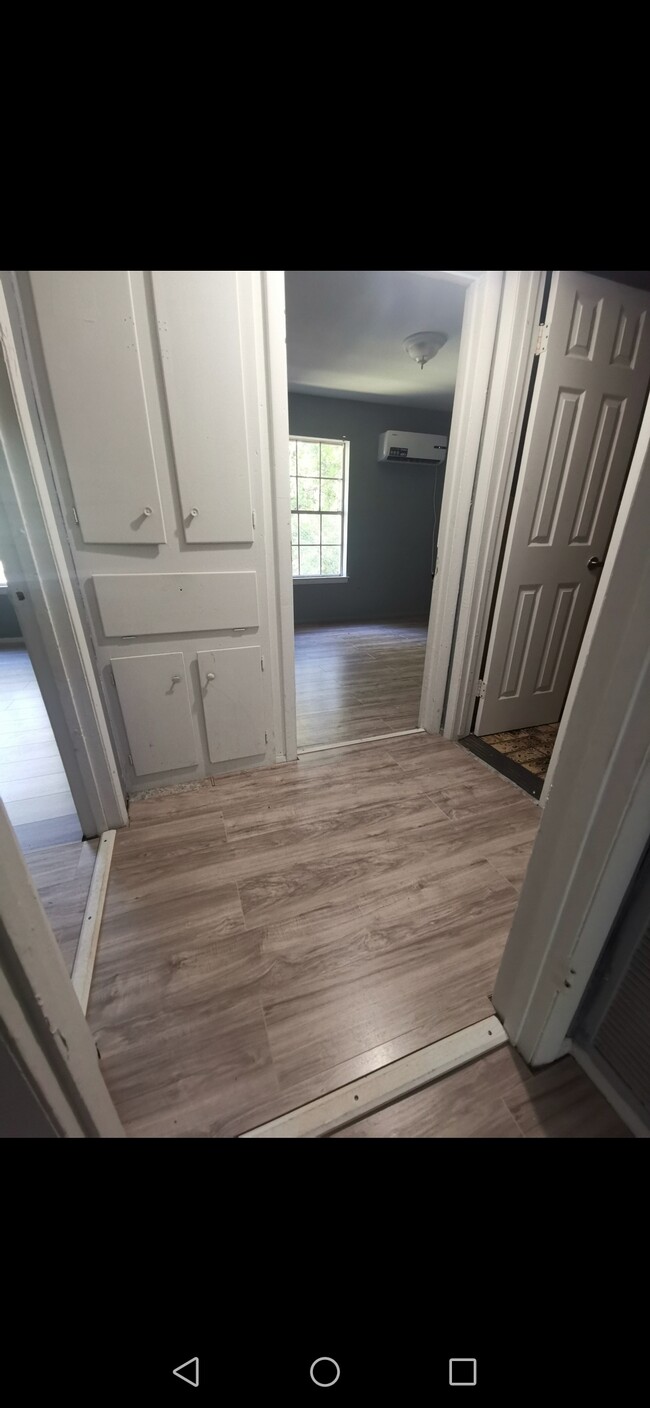 inside house - 539 Moore St S