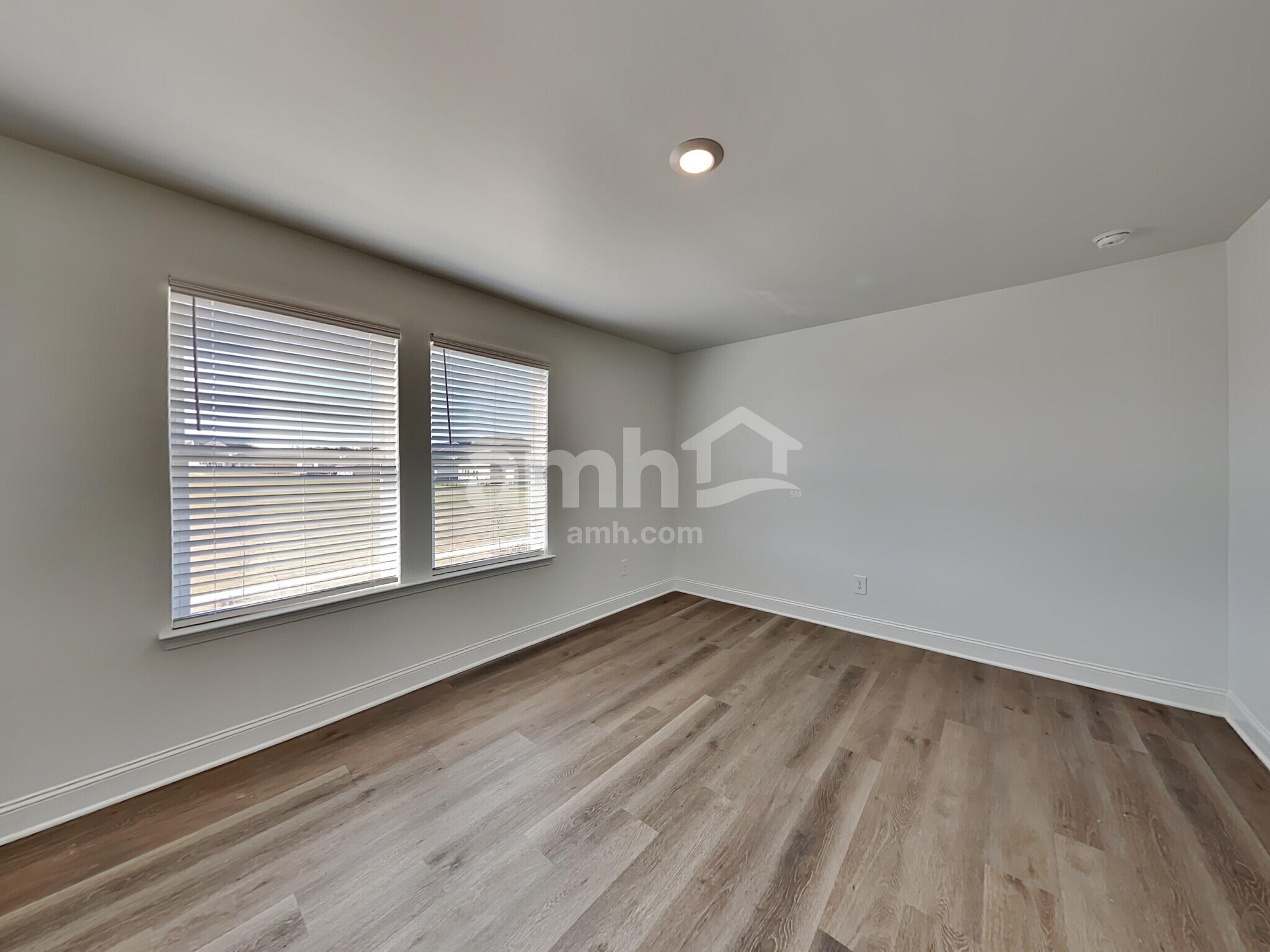 Building Photo - 305 Golucke Way