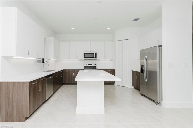 Building Photo - 5114 Panella Ave