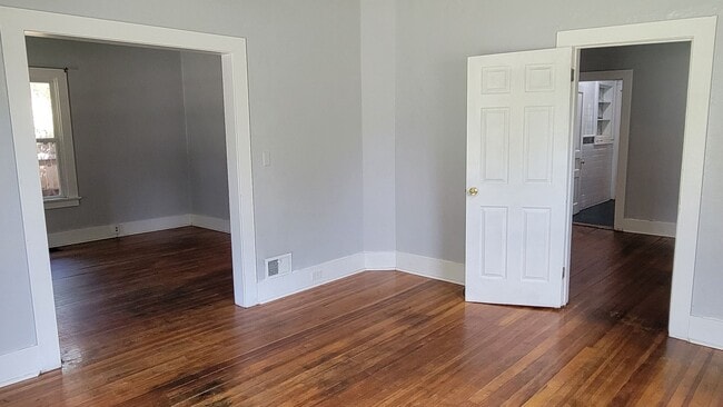 Building Photo - Ranch Style Home in Downtown! - MileStone RES